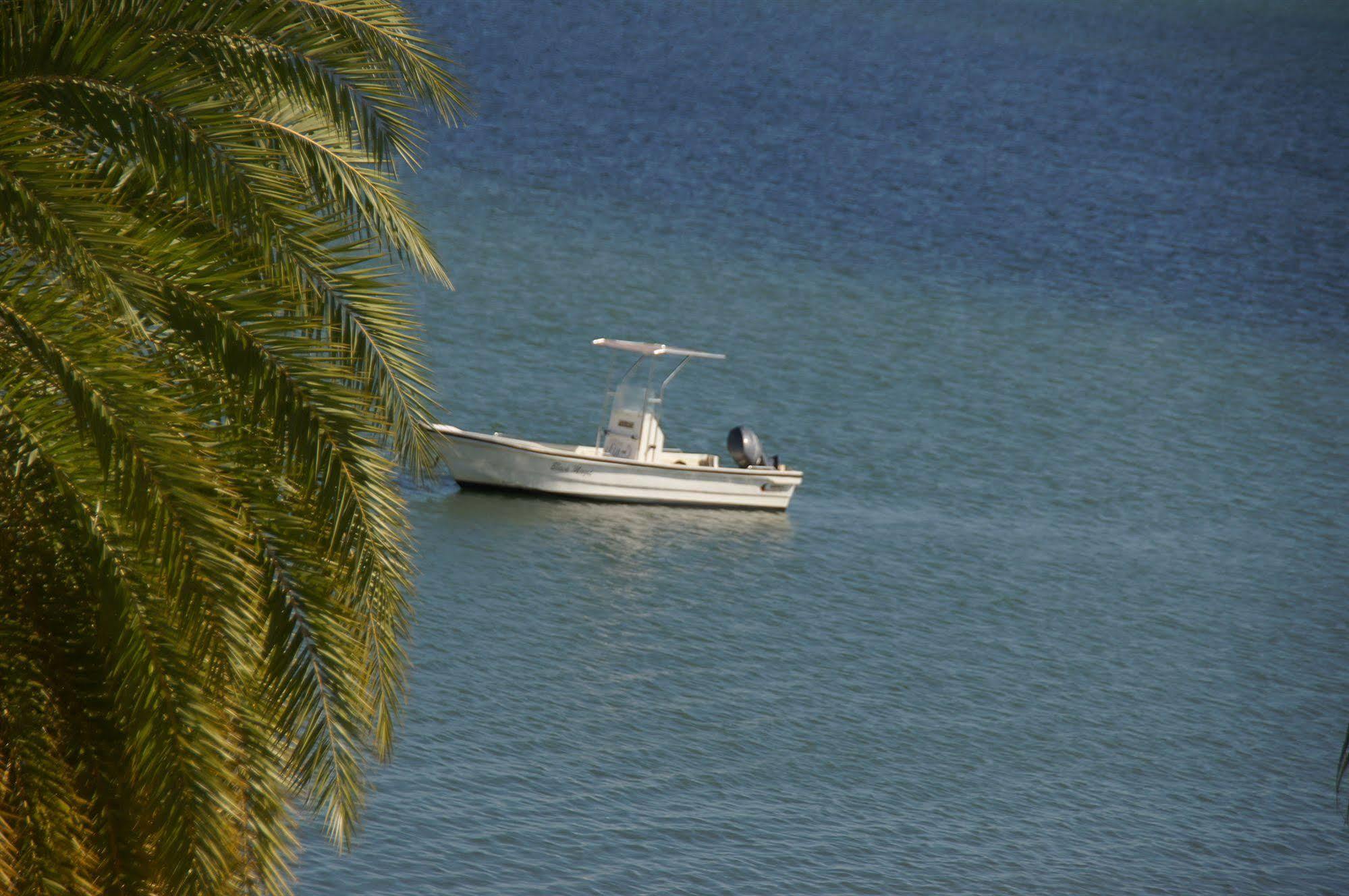 Smugglers Cove Beach Resort & Hotel Nadi Exterior photo